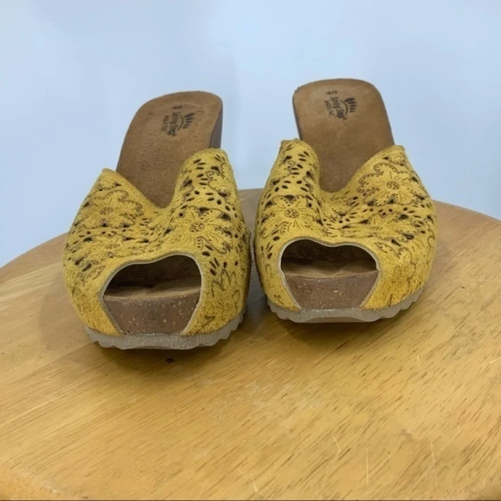 Spring step Bojana Perforated floral print wedge 10/40